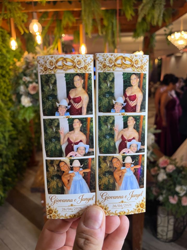 Tiras de fotos com moldura de rosas douradas